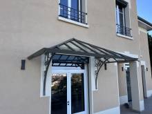 Fabrication de marquise métallique de porte sur-mesure en métal à Lyon