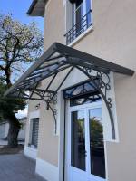 Fabrication de marquise métallique de porte sur-mesure en métal à Lyon